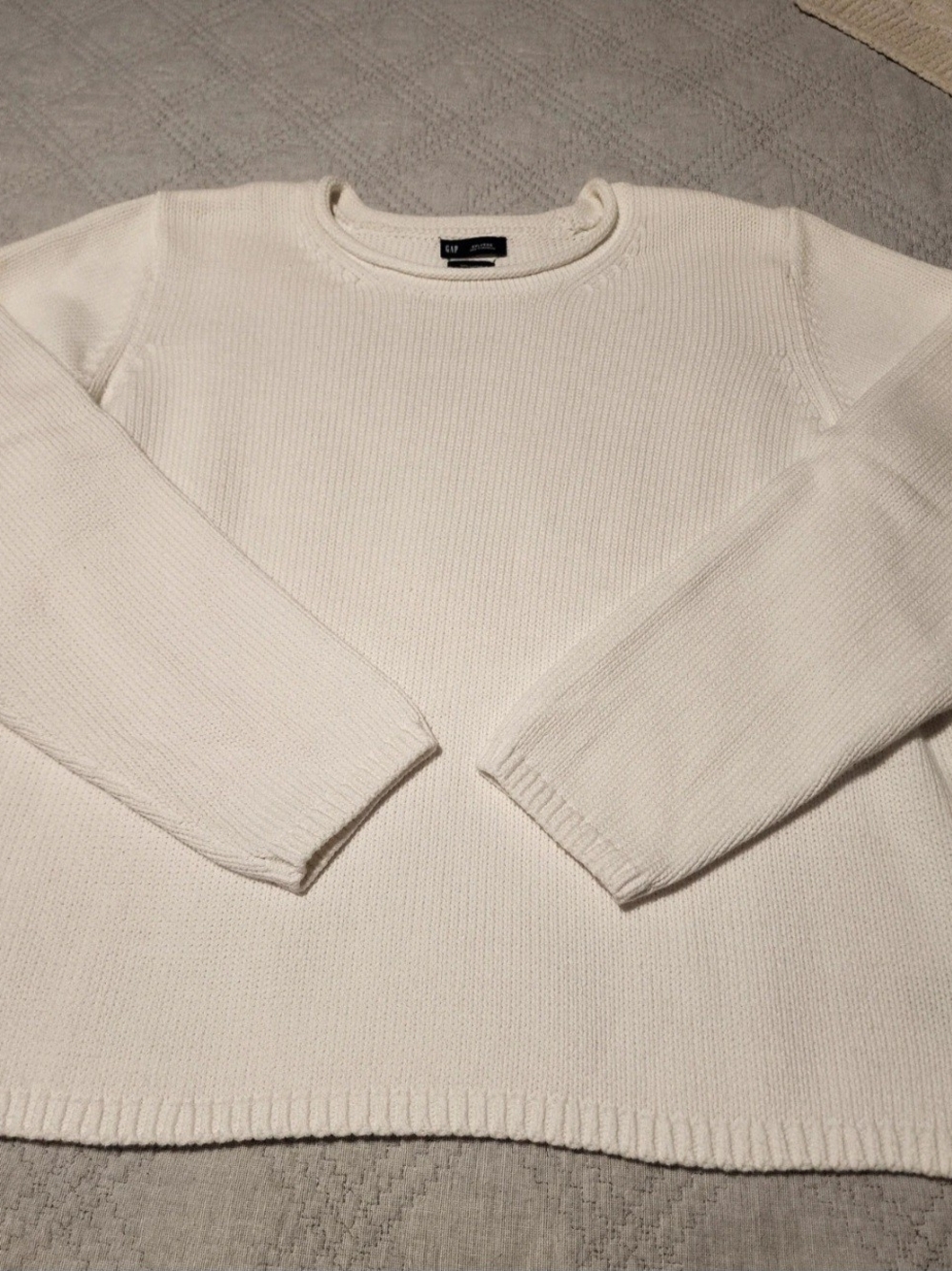 GAP Menโs Crewneck Sweater in Off-White